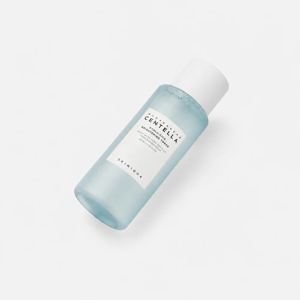 Подготовка кожи — тонер для лица SKIN1004 Madagascar Centella Hyalu-Cica Brightening Toner, 210 мл
